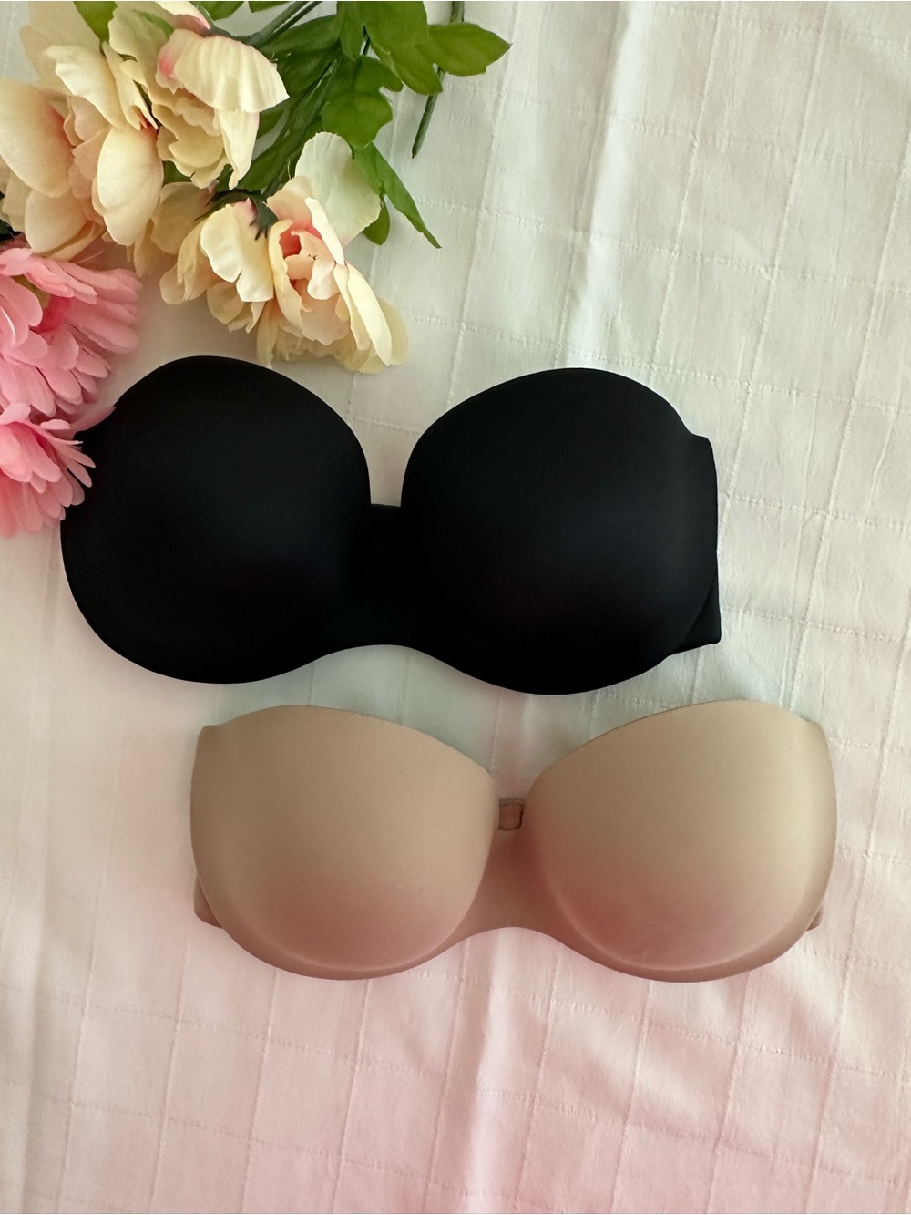 Warner's NWOT Strapless Smooth Bandeau Bras - Black & Nude “Simply Perfect”.